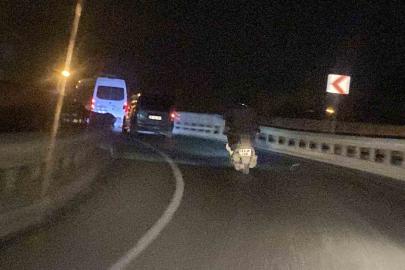 Arka ışıkları yanmayan motosikletli hem kendisini hem de trafiği tehlikeye düşürdü