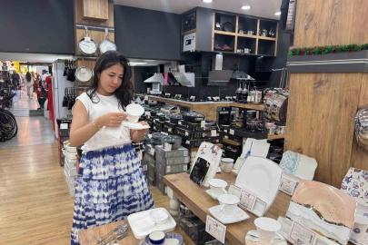 Düğün sezonunun açılmasıyla, çiftler çeyiz düzmeye başladı