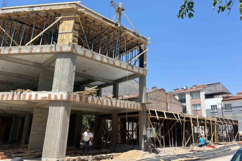 İnşaatta elektrik çarpan işçi yaralandı