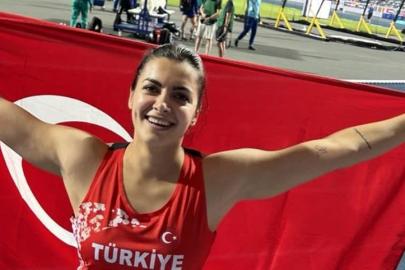 Milli Atlet Esra Türkmen, altın madalya kazandı