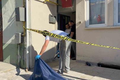 56 yaşındaki adam yaşadığı evin önünde ölü bulundu