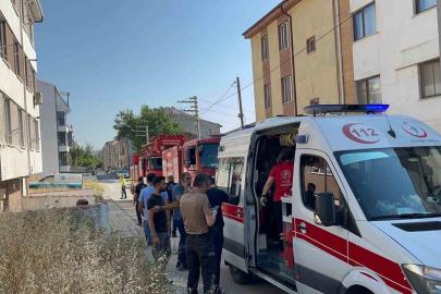 Apartman dairesinde çıkan yangında dumandan zehirlen 56 yaşıdaki adam hayatını kaybetti