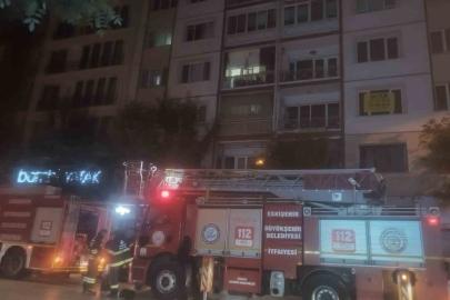 Apartmanda gece çıkan yangın mahalleyi ayağa kaldırdı: 1 yaralı