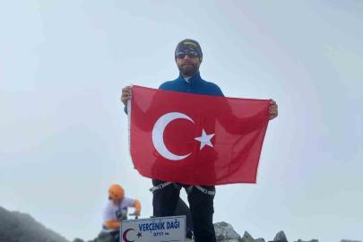 Eskişehir AFAD personeli Verçenik Dağı zirvesine ulaştı