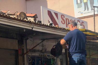 Eskişehir’de esnaf hergün çatıya tırmanıp kedileri besliyor