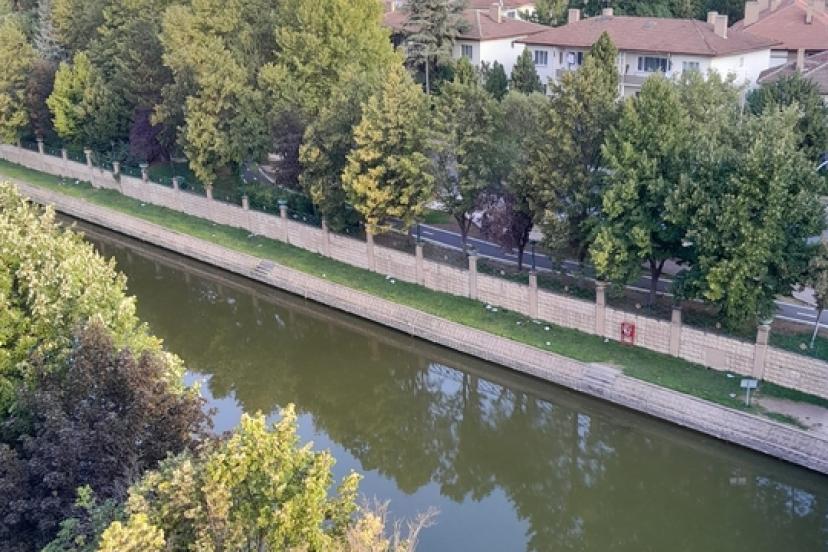 Eskişehir’in Gözbebeği Porsuk Çayı Çöp Yığınlarıyla Gündemde!