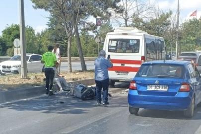 Minibüs ile motosiklet çarpıştı: 1 yaralı