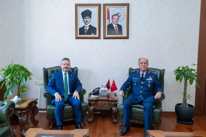 Orgeneral Güneykaya, Eskişehir Valisi Hüseyin Aksoy’a veda etti