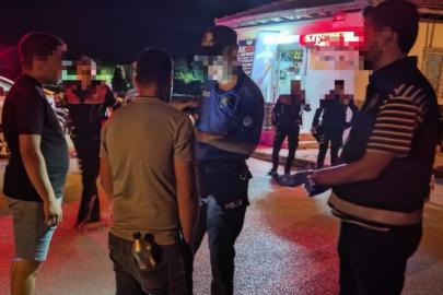 Polis ekiplerinden parklara gözetim sürüyor!