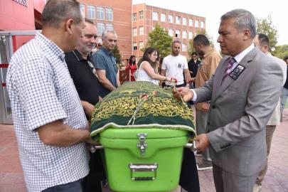 PROF. ZAUR MÜKERREM SON YOLCULUĞUNA UĞURLANDI! ANADOLU ÜNİVERSİTESİ’NDE DUYGUSAL TÖREN!