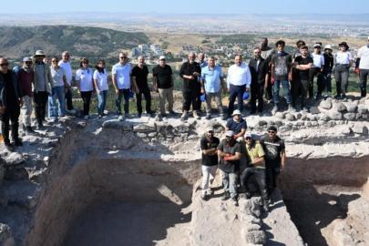 Rektör Adıgüzel, Karacahisar Kalesi kazı alanını ziyaret etti