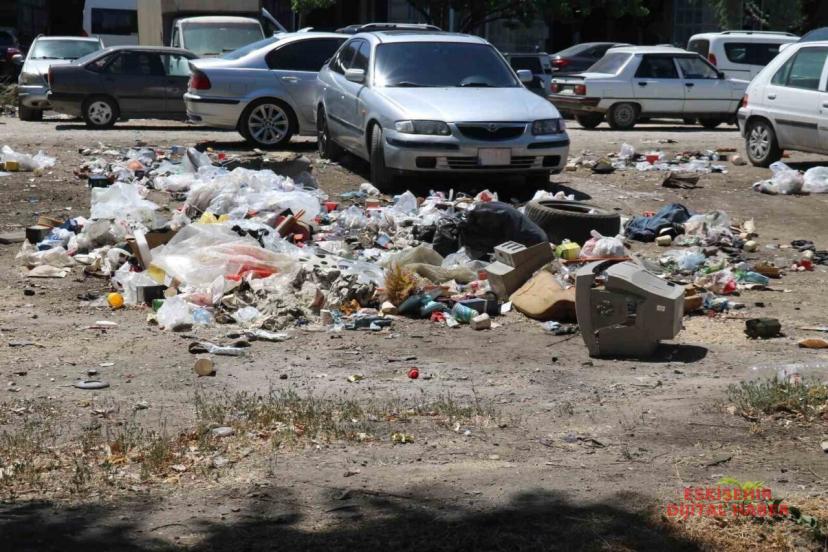 Şehrin dört bir yanında çöp sorunu! Vatandaş isyan ediyor!