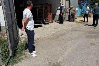 Yem kırma makinesine düşen işçi ağır yaralandı