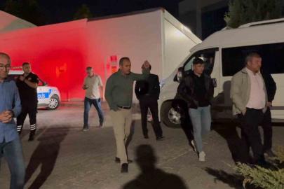 Ambulansı kilometrelerce kovalayıp sıkıştırdılar, başhekimlik bahçesine 1 minibüs adam çağırdılar