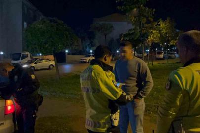 Annesinin aracıyla polisten kaçan genç yakalandı!