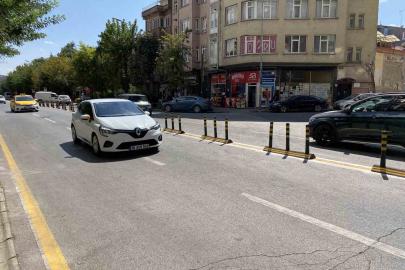 Atatürk caddesi dubaları tartışma konusu