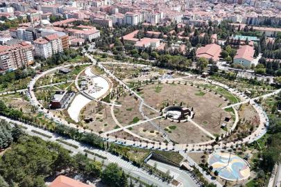 Bakımsız kalan, her geçen gün yıpranan Millet Bahçesi adeta çürümeye terk edildi