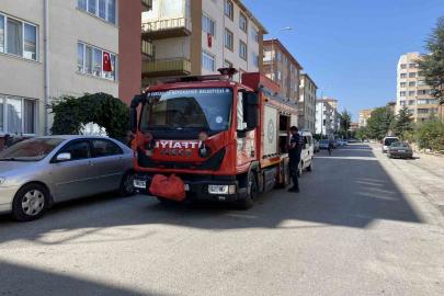 BALKONDAKİ PİKNİK TÜPÜ ALEV ALDI! KÜÇÜK YANGIN PANİK YARATTI!