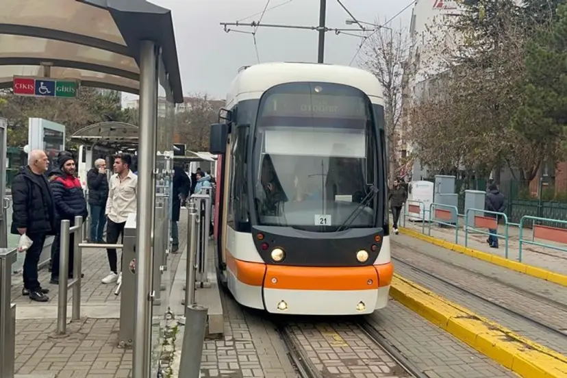 Başkan Ünlüce ne yapmaya çalışıyor? Eskişehir'e duba rezaletinden sonra Estram'a zam!