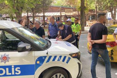 ESKİŞEHİR’DE TAKSİ DURAĞINDA GERGİNLİK: OTOMOBİL SÜRÜCÜSÜYLE TACSİCİLER ARASINDA TARTIŞMA!