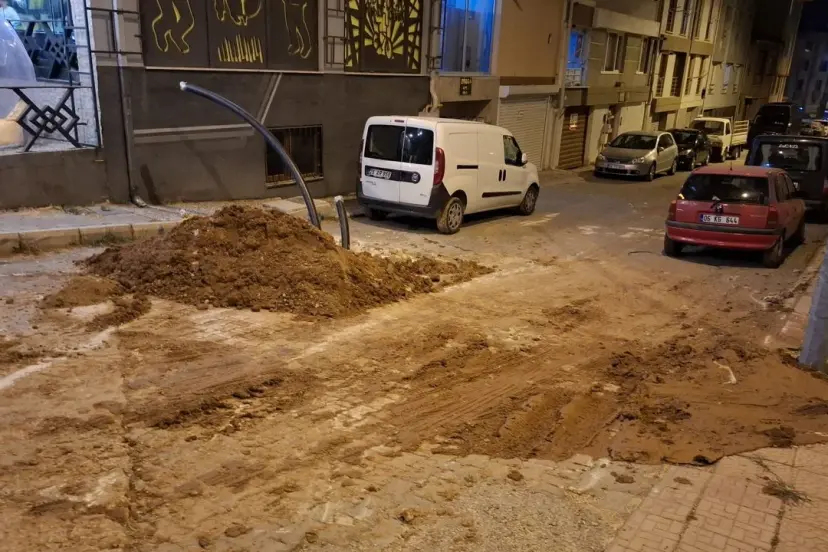Eskişehir Büyükdere’de sokaklar çamura bulandı
