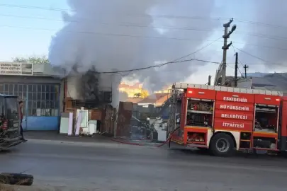 Eskişehir Sanayi Çarşısı’nda Yangın: İtfaiye Ekipleri Müdahale Etti