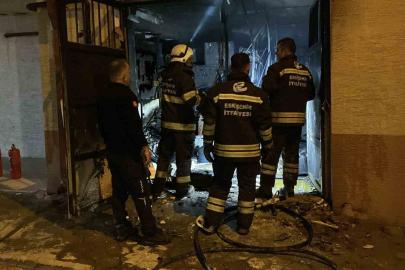 Eskişehir’de 3 katlı apartmanda yangın paniği