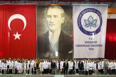 ESOGÜ TIP FAKÜLTESİ ÖĞRENCİLERİ BEYAZ ÖNLÜKLERİNİ GİYDİ!