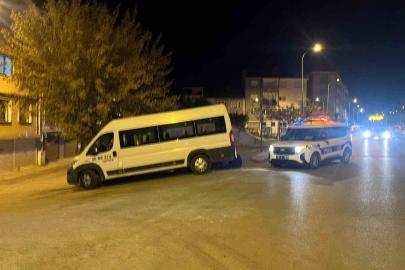 Yeğeninin kafasına taşla vurup kaçtı!