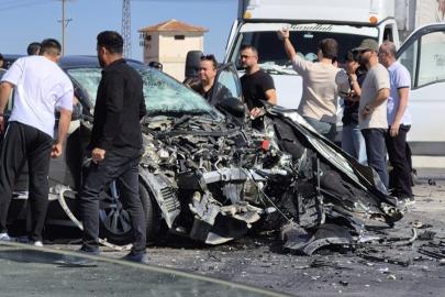 Otomobille kamyonet çarpıştı: 1’i ağır 5 yaralı