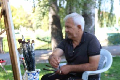 Ressamı şaşırtan karga