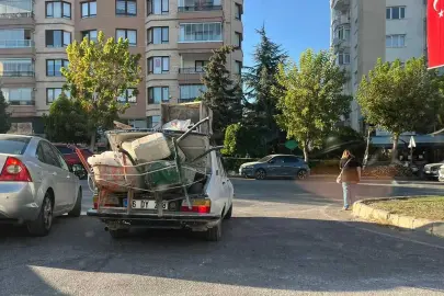 Trafikte faciaya ramak kala: Otomobil inşaat malzemesiyle doldu