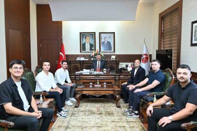 VALİ AKSOY, MAVERA TEKNOLOJİ TAKIMI’NI TEBRİK ETTİ