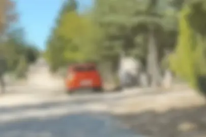 Vatandaşlar şaşkın: Mezarlık çeşmesiyle araba yıkadılar!