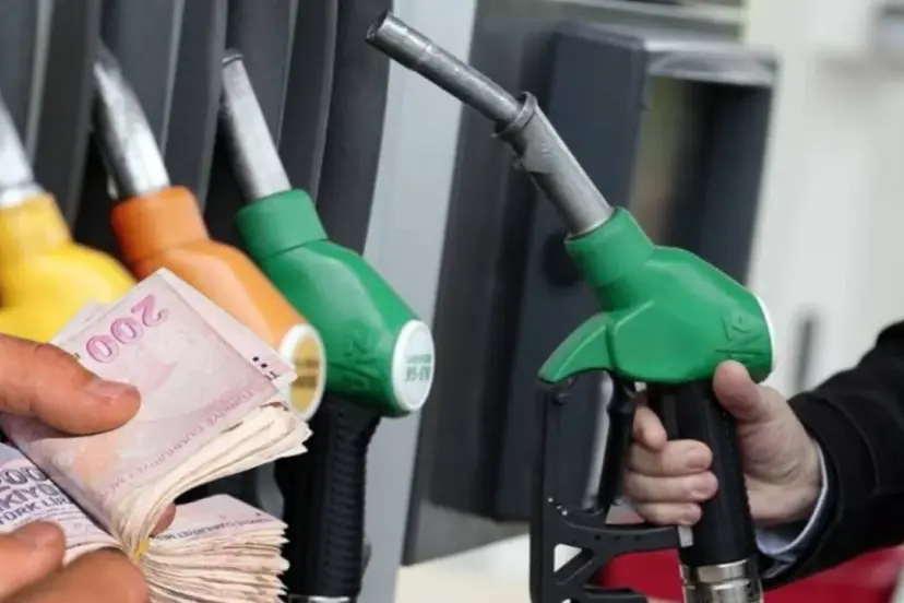Akaryakıtta çifte indirim müjdesi! Benzin ve motorin fiyatları düşüyor!