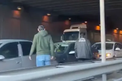 Eskişehir’de Alt Geçitte Zincirleme Kaza: 4 Araç Birbirine Girdi!