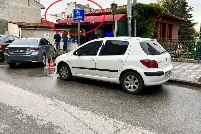 Eskişehir’de büyük tepki: Engelli park yerlerini işgal ettiler!!