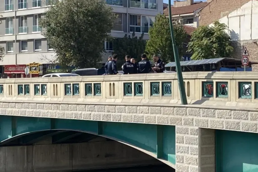 Eskişehir’de Genç İntihar Girişiminde Bulundu, Kız Arkadaşı Son Anda Kurtardı!