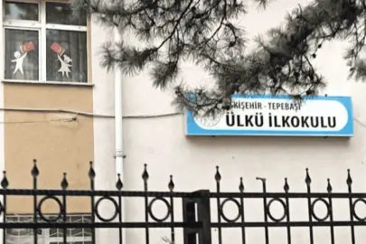 Sınıfta Panik! 4. Sınıf Öğrencisi Elindeki Jiletle Arkadaşlarına Yöneldi!