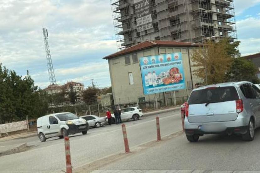 Sümer Köprüsü’nde Zincirleme Kaza: 5 Araç Birbirine Girdi!