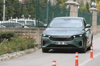 Türkiye’nin ilk yerli sedanı Eskişehir’de görüldü! Trafikte büyük ilgi!