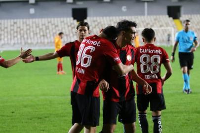 Es Es, Akın Akman’ın golüyle İzmir’den zaferle döndü!