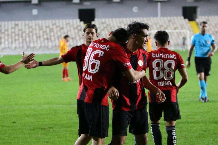 Es Es, Akın Akman’ın golüyle İzmir’den zaferle döndü!