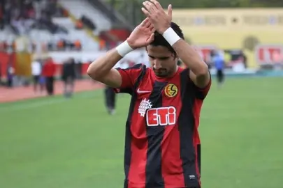 Eskişehirspor’un eski yıldızı Alper Potuk kadro dışı bırakıldı!