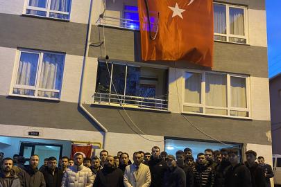 Nefer grubu şehit Mercan’ın evinde taziyede bulundu!