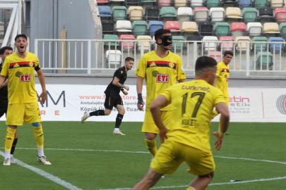 Talha Özler maskesiyle sahaya çıktı!