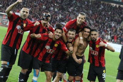 Akın Akman durmuyor