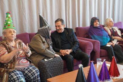 Başkan Ataç, Tepebaşı’nda deneyimli vatandaşlarla 2026’yı kutladı