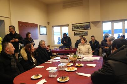 Başkan Ünlüce yol yapım ekibini ziyaret ederek moral verdi