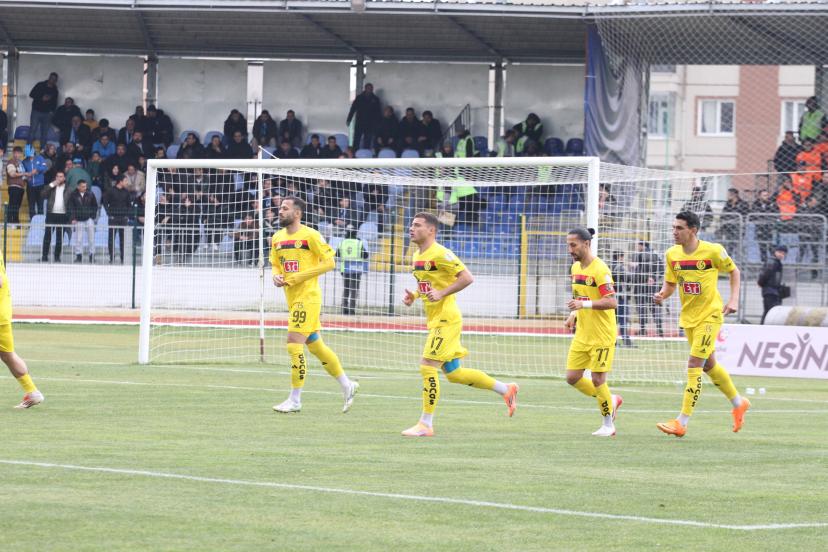 Eskişehirspor ikinci yarıya derbiyle başlıyor